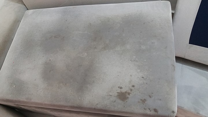 Sofa màu kem trước khi chưa giặt